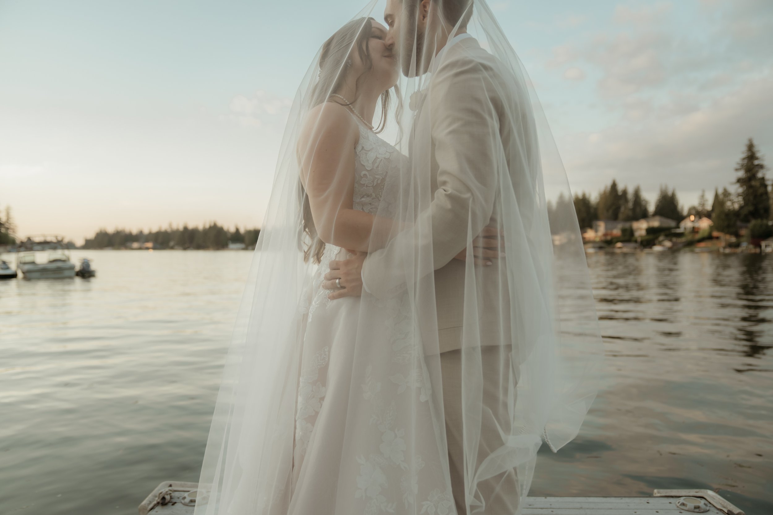 Stephanie-Chase-Wedding-at-the-Lake-Tapps-Bonney-Lake-Seattle-Amy-Law-Photography-121.jpg